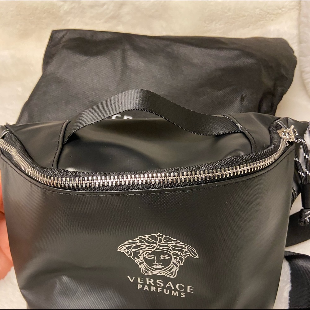 1 left! New Versace parfums Fanny pack bag - Picture 2 of 7